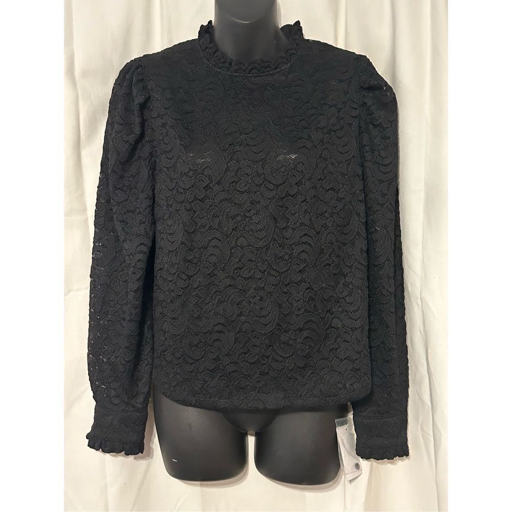NEW With tags TREASURE & BOND SCALLOP LACE BLOUSE IN BLACK size small